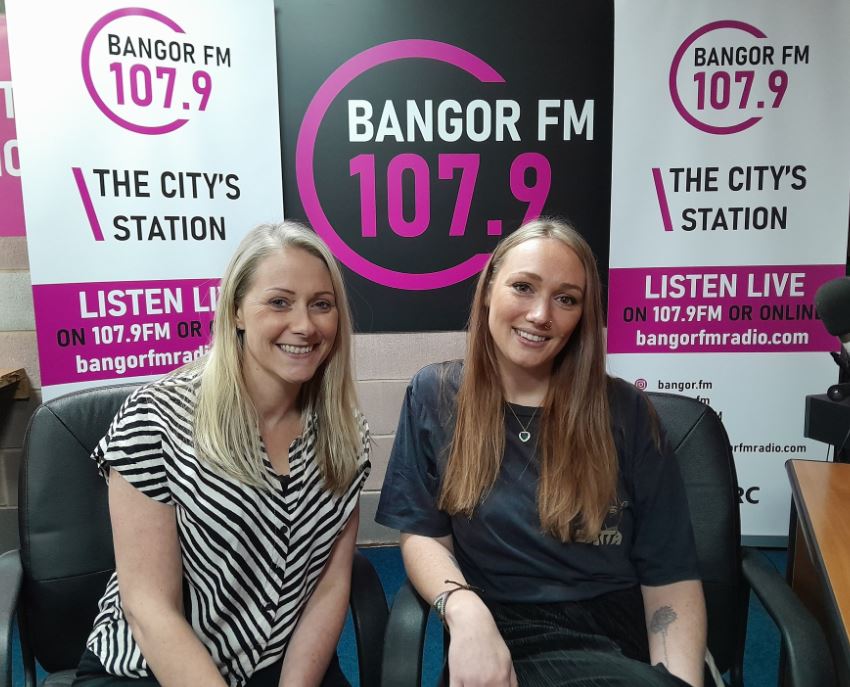 𝗟𝗜𝗦𝗧𝗘𝗡 𝗔𝗚𝗔𝗜𝗡
HART chats to Bangor FM's Louise about her musical influences and new material coming soon!
LISTEN: tinyurl.com/3mess7ep