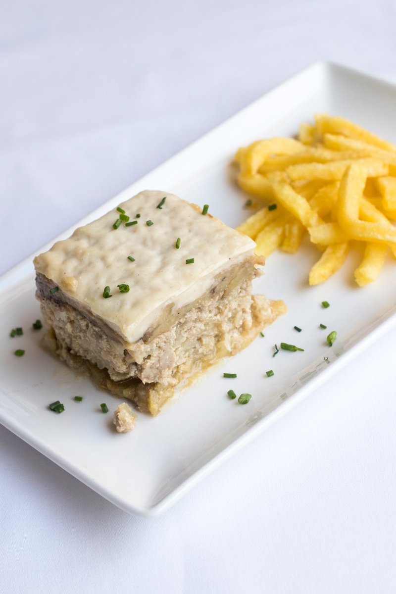 No sé tú, pero yo con esta foto acabo de acordarme que teníamos que quedar para algo, ¿no? 😜

📸 𝗠𝘂𝘀𝗮𝗰𝗮 𝗱𝗲 𝗯𝗲𝗿𝗲𝗻𝗷𝗲𝗻𝗮𝘀. 
.
#ventaladuquesa #medinasidonia #restaurante #cocinatradicional #cocinakm0 #cocinadetemporada #laduquesamedina