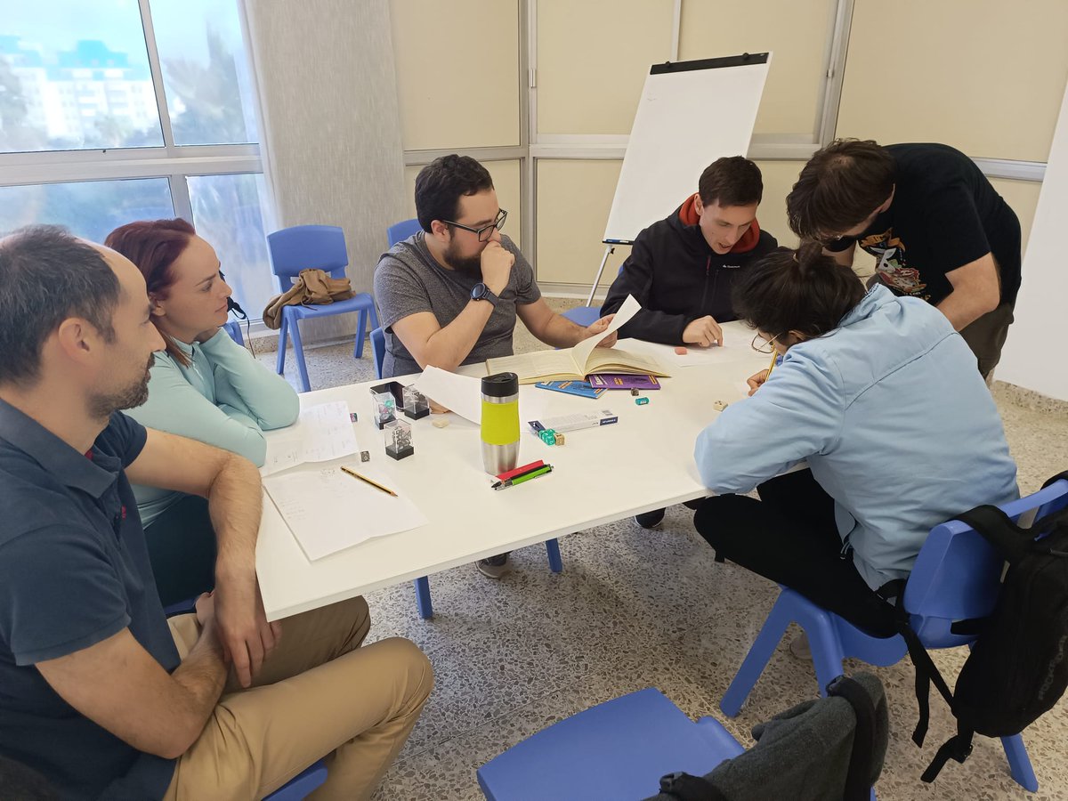 Fotos de 'Mundo rol', la sesión de rol que realizamos ayer en la @BiblioTenerife