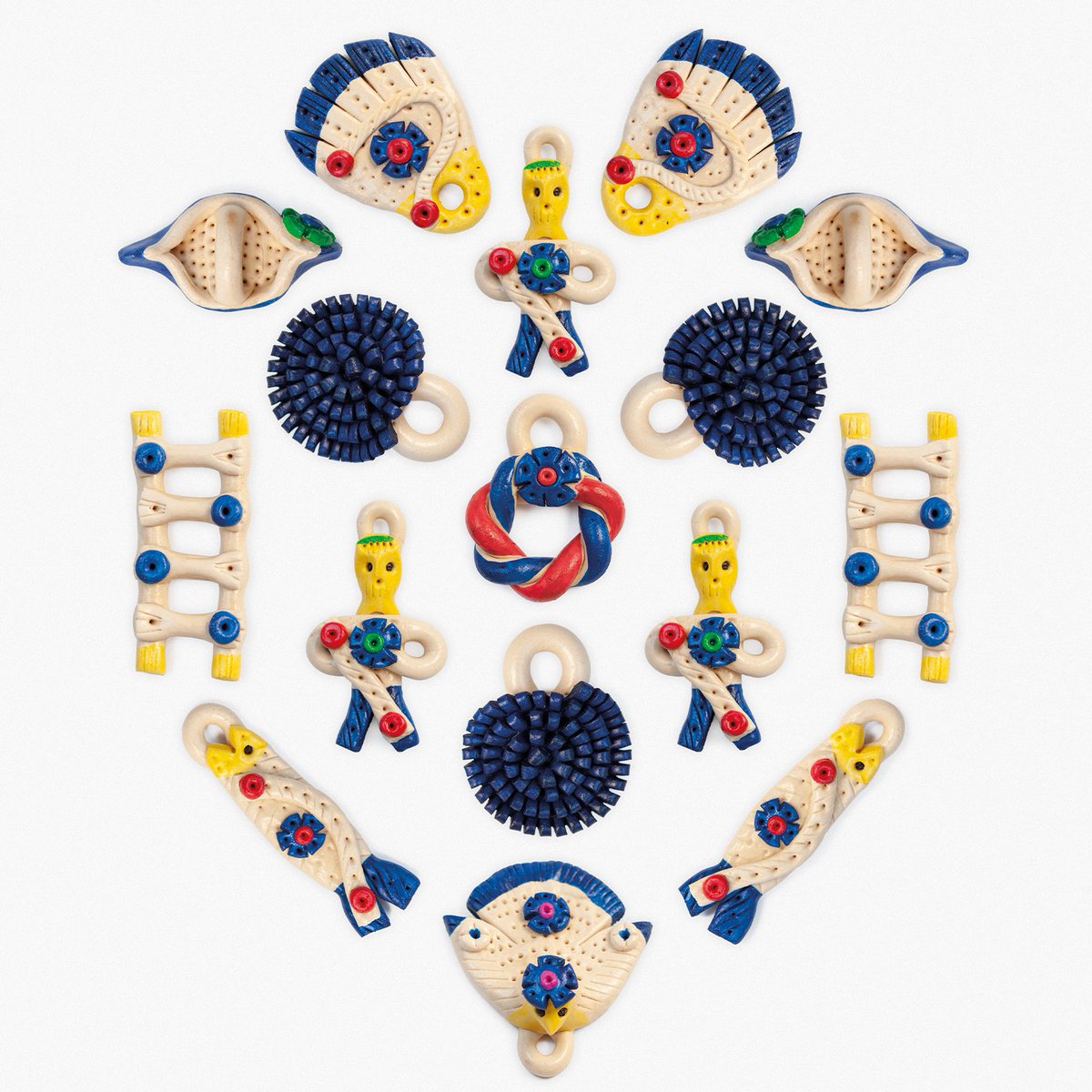 O primeiro capítulo do libro 𝗚𝗮𝗹𝗶𝗰𝗶𝗮. 𝗣𝗿𝗼𝗰𝗲𝘀𝗼𝘀 𝗲 𝗳𝗼𝗿𝗺𝗮𝘀 explora a arte dos oficios e a súa relación co #deseñogalego.

Dispoñible de xeito íntegro para lectura ou descarga 
🔗gain.xunta.gal/repo/3-Galicia…