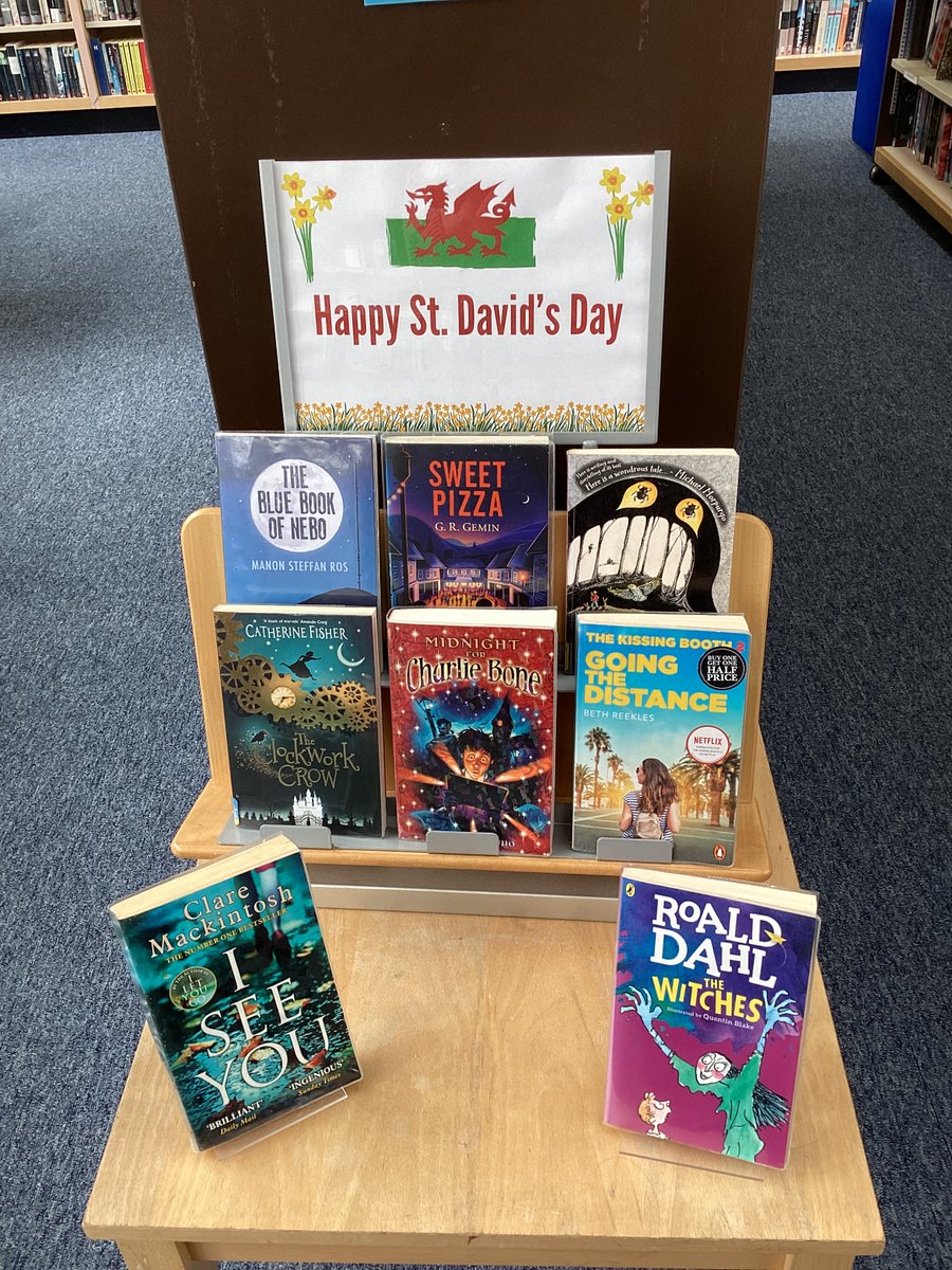 Happy #StDavidsDay from the SJL Library! Here's our display featuring books by authors connected to Wales - including @ManonSteffanRos @HoratioClare @FisherAuthor @Reekles @claremackint0sh