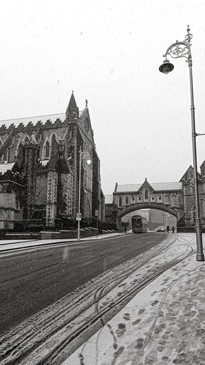 rfp_ie's tweet photo. Christchurch looking good in the snow ❄️❄️❄️

#Dublin #sneachta #snowday https://t.co/vJGksVssCk