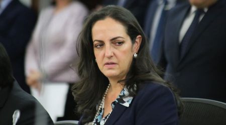 Pecoralt's tweet photo. ➡️ María Fernanda Cabal, lleva más de 120 meses como "congresista", jamás ha presentado proyecto alguno, sus pocos debates son insulsos, basados en lo ridículo y evidente pobreza intelectual, un fracaso para su departamento y quiere ser presidente de Colombia! 😂 🤣 😅 https://t.co/3CjrpPWClM