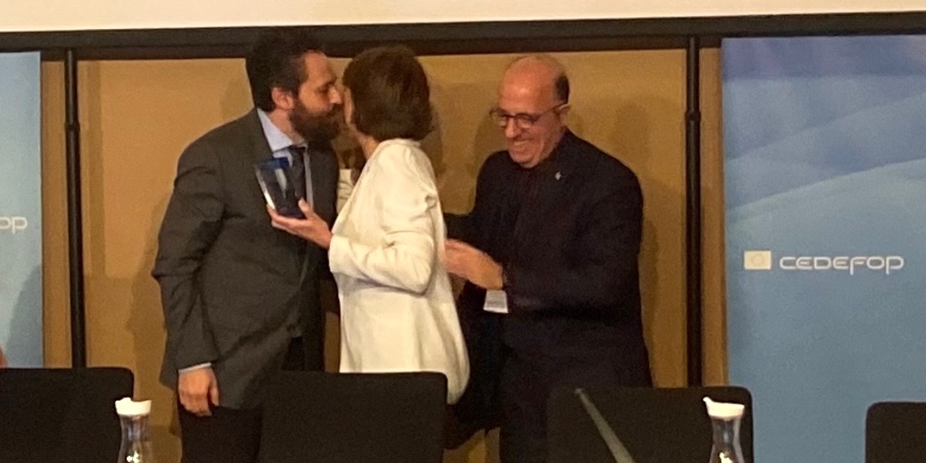 Cedefop's tweet image. 🏅#ReferNet&apos;s 21st annual plenary meeting concludes with members showing their appreciation to @SylBousquetEU for being the heart and soul of the network for years.

⏩ Looking forward to the year ahead after three days of briefings and exchange of ideas on European #VET systems.