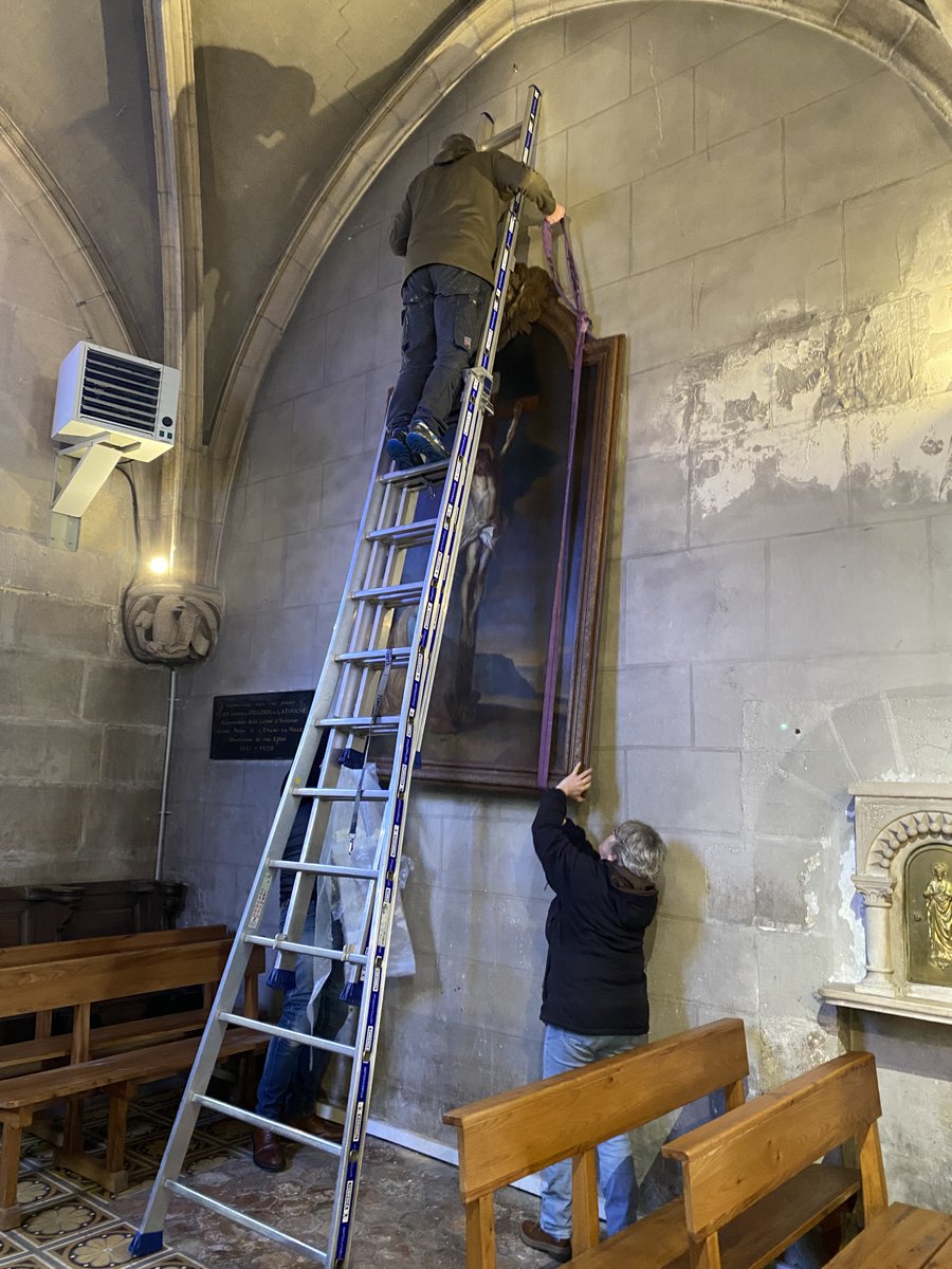 Dans les coulisses du #patrimoine🖼️. Le 22 février dernier, les deux tableaux, « l’Education de la Vierge » et « Christ en croix avec Marie Madeline », ont retrouvé leur place dans l’église d’Etang-la-Ville après une opération de #restauration financée par @Les_Yvelines.