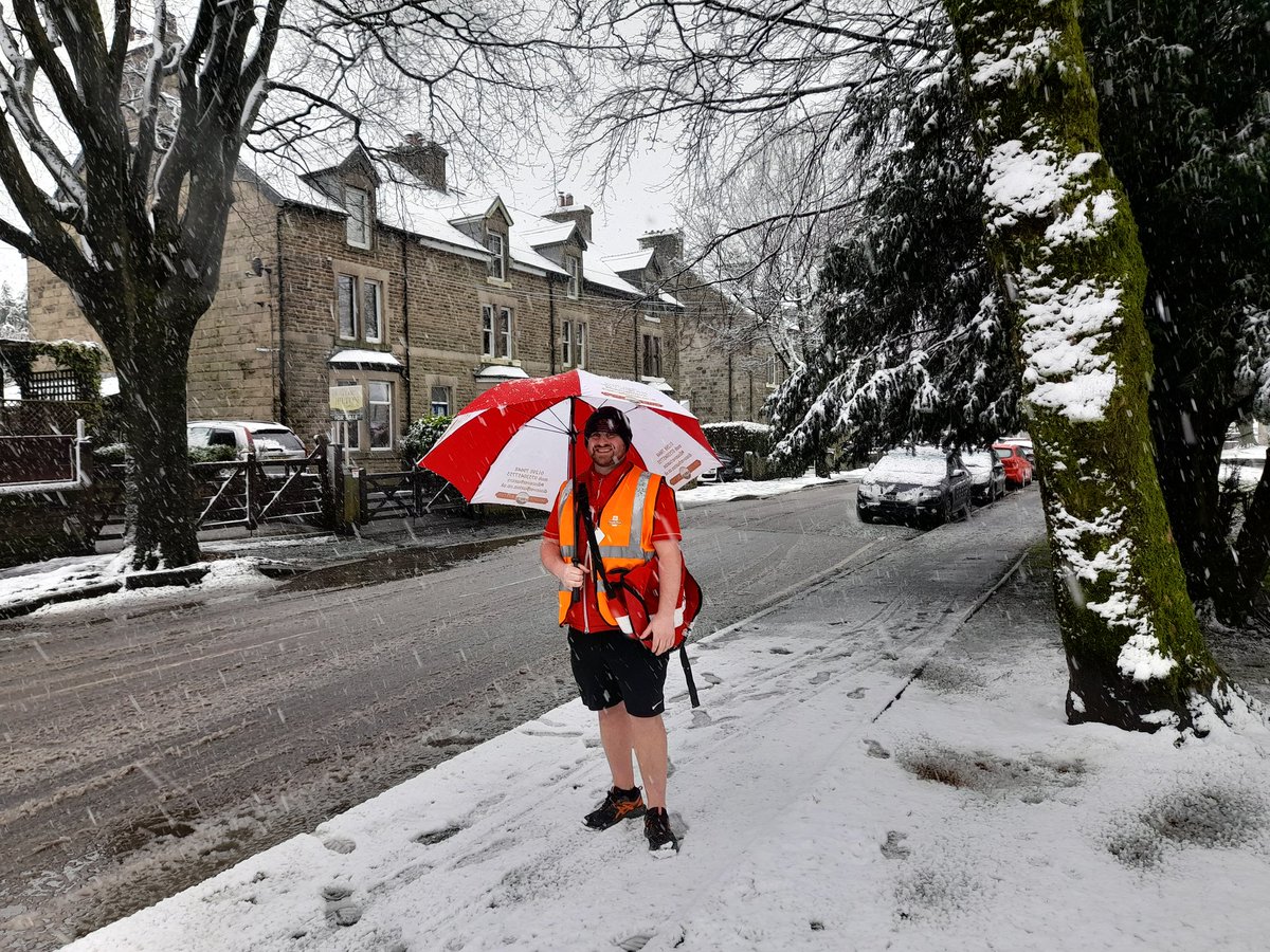 First day of March, some say of spring, so definitely a day for shorts and a T-shirt!! 👕🩳 🌨 ⛱️ #AHardyBreed #RefreshinglyBuxton #SnowyBuxton #Spring #Buxton #snowday #Postie #SomeMothersDoAvEm