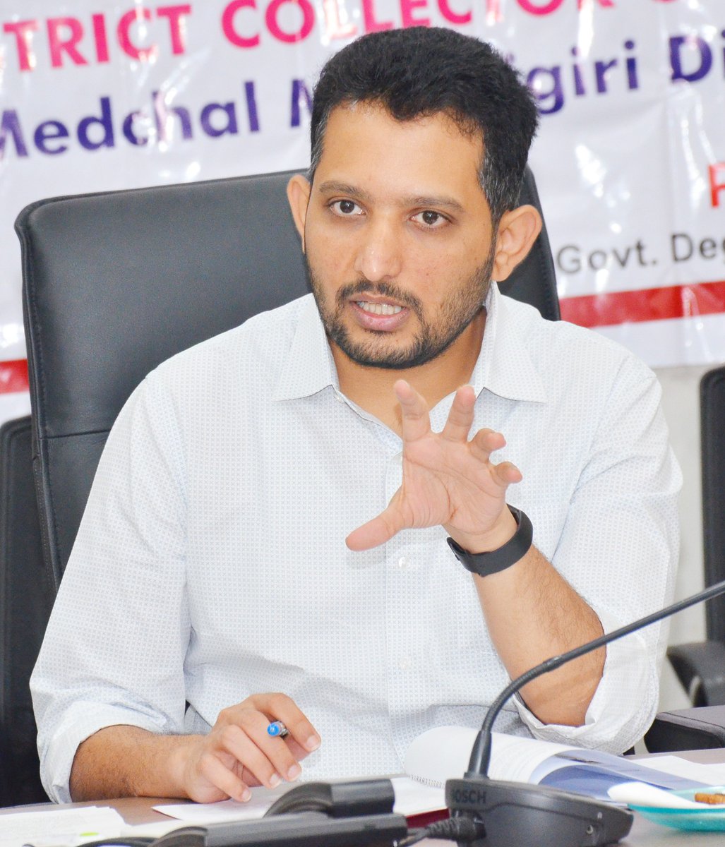 శుక్రవారం కలెక్టరేటులోని విసి సమావేశ మందిరంలో డిస్ట్రిక్ట్ కాలేజియేట్ ఎడ్యుకేషన్ డెవలప్మెంట్ అండ్ రివ్యూ కమిటీ, డిగ్రీ కళాశాలల ప్రిన్సిపల్స్ లతో   కలిసి డిగ్రీ కళాశాలలలో   మౌలిక వసతులు,  నిర్వహణ  పై సమీక్ష సమావేశం నిర్వహించిన కలెక్టర్ గౌతమ్