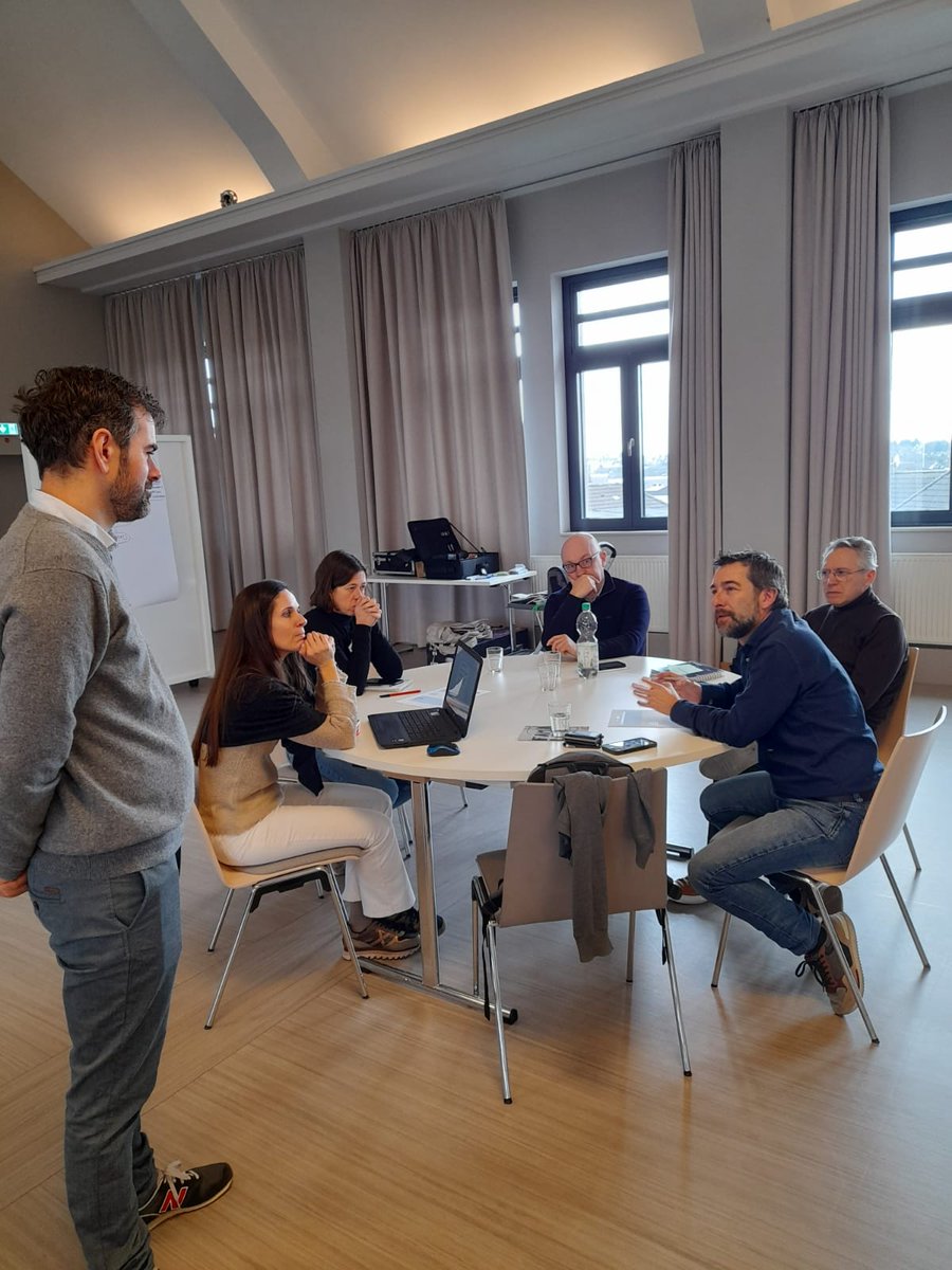 treballempresa's tweet photo. Finalitza la 2a trobada transnacional #In4Green #Urbact a Alemanya.

🇪🇺Els socis de projecte han posat en comú necessitats, bones pràctiques i reptes per a una indústria i unes zones industrials més sostenibles.

👉Es començarà a treballar ara en una proposta de catàleg d'accions https://t.co/Nq18mAtmbM