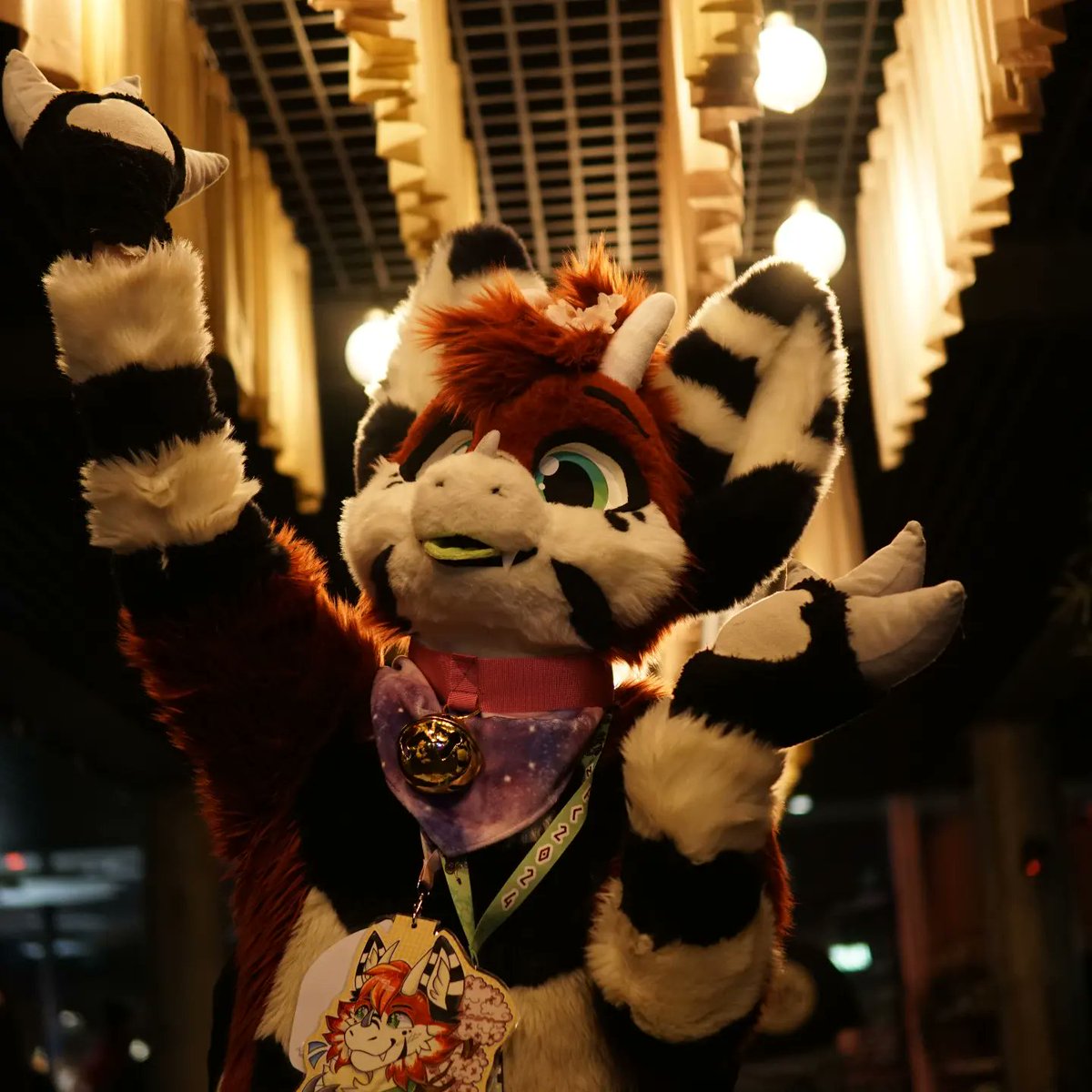 Here we go ^^
I visited @NordicFuzzCon last week for the first time :)
Had a great time. Also the first time traveling to Sweden and traveling with mochi :D
Hyped for the Japan theme next year !

@nfc #nordicfuzzcon #kemono #furry #FursuitFriday #fursuit #cosplay #lights #dragon