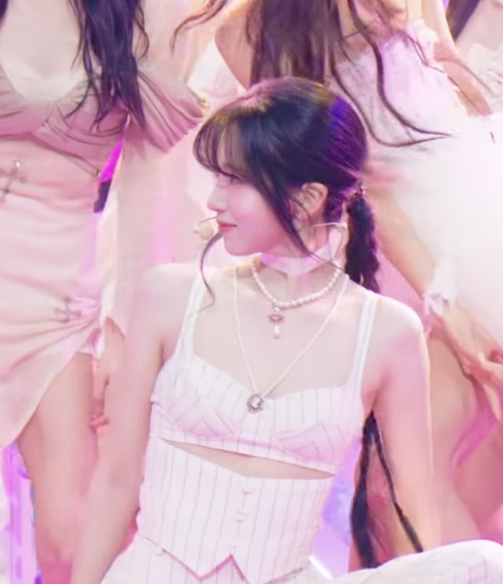 ミナちゃん髪型が前髪から後頭部にかけてのラインがまるくて完璧すぎて