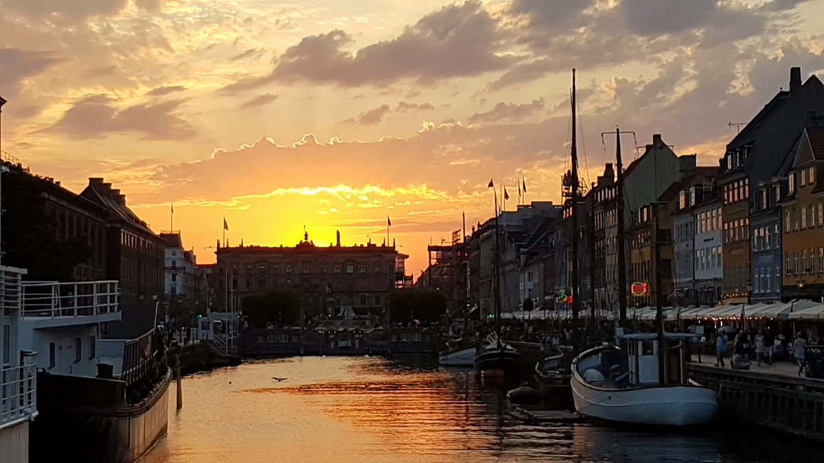 Sunset over the canal - Happy March, friends #Copenhagen #denmark @visitcopenhagen @visitdenmark #landscape #photography #photograph #photooftheday #wonderlustcopenhagen #bestcopenhagen #travelgram #StormHour #PhotoHour #photographer  #delditkbh #voreskbh