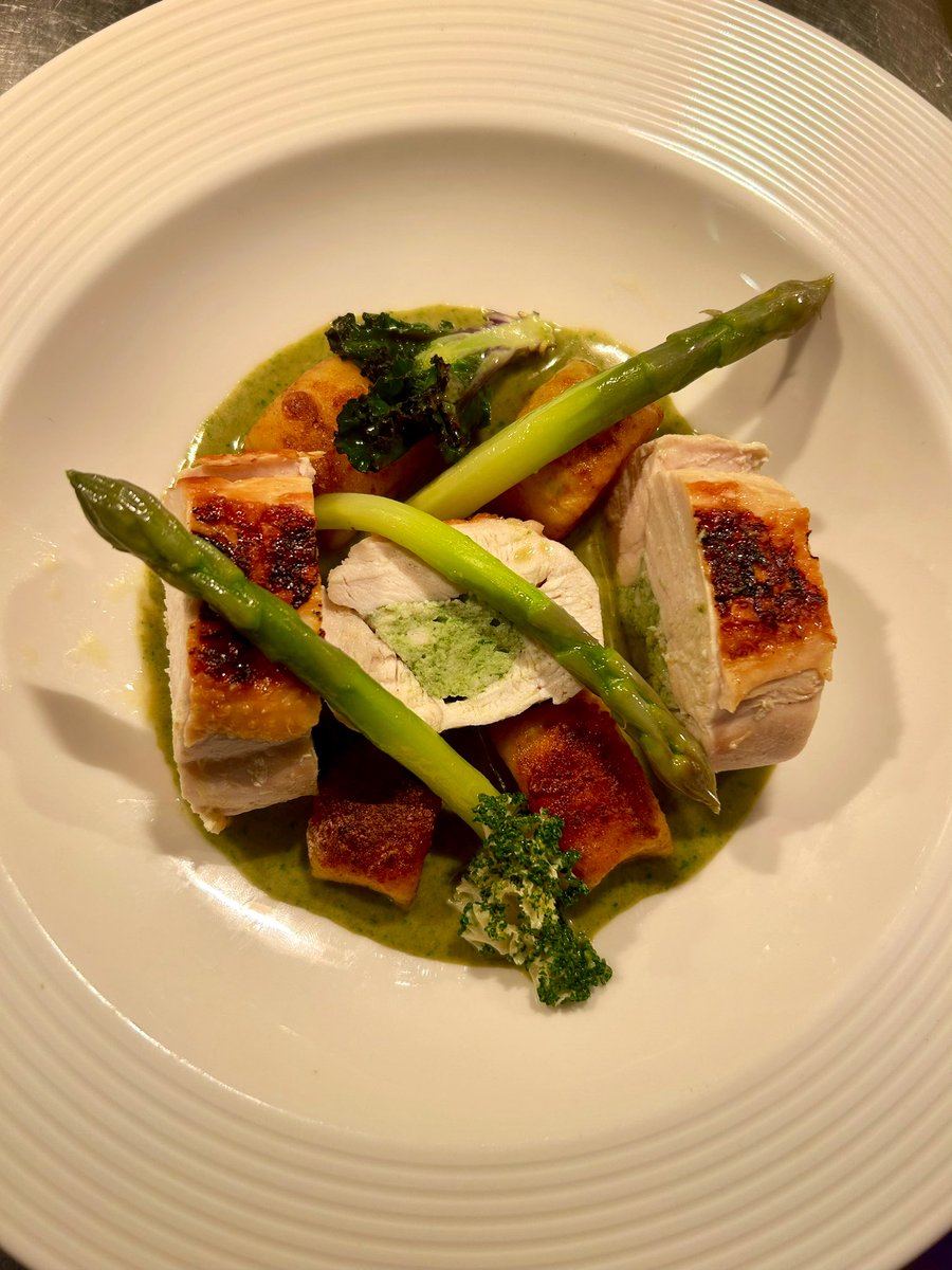 Seaview farm chicken and Armagh asparagus gnocchi on for lunch @stock_kitchen #supportlocal