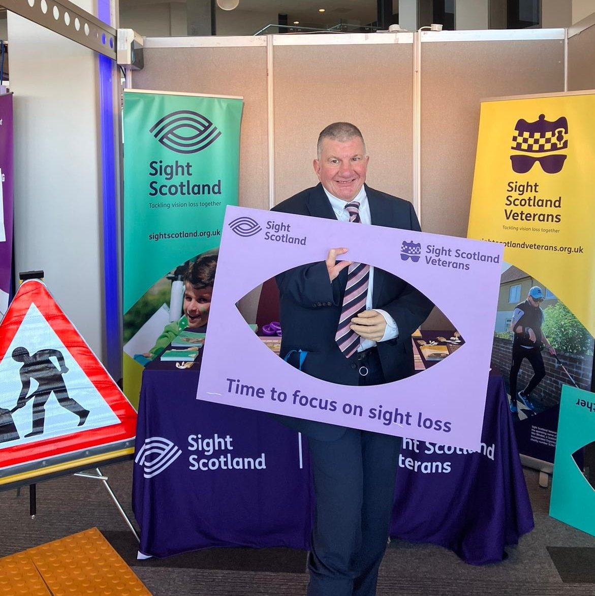 Thanks so much @JeremyRBalfour for stopping by our stall at @ScotTories conference to talk about how we can make our streets more accessible for people with visual impairment. #SCC24