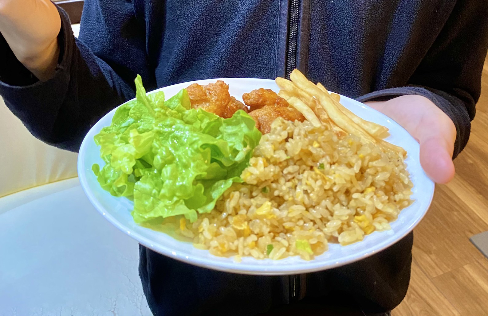アウラママ シン君だいすきプレートを作ってみた結果🍟  小学生キッズ達のテンション爆上げ🥳 アウラママ、子沢山だけあって、キッズ達の好みよく分かってるわ。ほぼ、レンチンメニューで対応出来て、忙しいママ達の事よく  ...