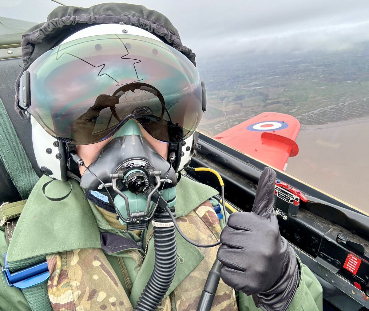 Dydd Gwyl Dewi Hapus 🏴󠁧󠁢󠁷󠁬󠁳󠁿 RAF Waddington wishes all of our Welsh Personnel on Station a Happy St David’s Day! Representing Wales today, here we have AS1 Dafydd Iwan Lewis. Iwan is a Visual Communicator who works with the RAF Aerobatic Team, the Red Arrows, here at RAF Waddington.