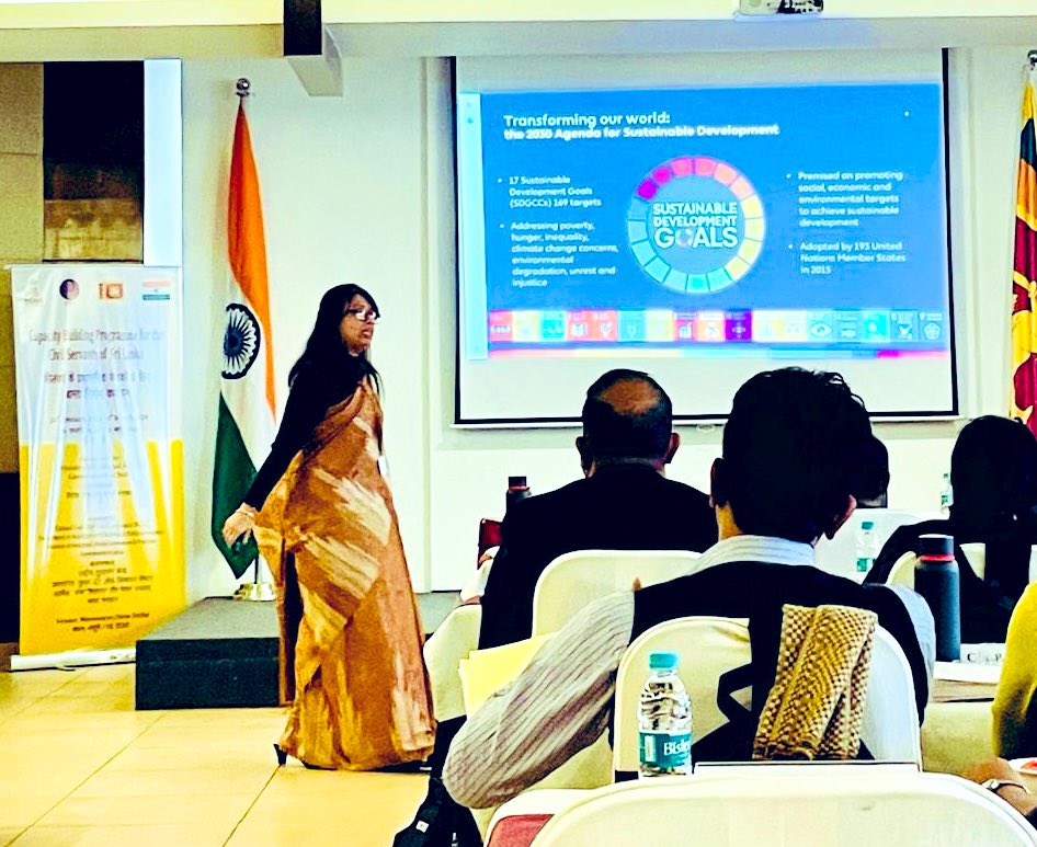 It is no small an achievement for 🇮🇳 under the tall leadership of @PMOIndia, that 135 million people have been lifted out of #multidimensionalPoverty: sharing 🇮🇳 model of #SDGs #MPI in @LBSNAA_Official @NCGG_GoI #Mussoorie with senior civil servants of #SriLanka @ophi_oxford