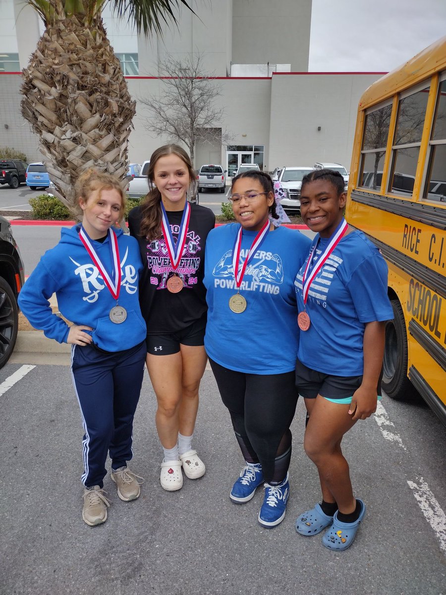 Raiders_Power's tweet photo. 4 medalist and 2 girls going to state! 1 regional champ! Proud of these kids! #SwampStrength https://t.co/KV0CydJzJW