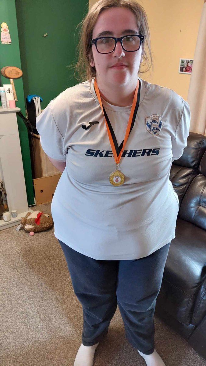 Teamgrassroots_'s tweet photo. #Shoutout to 15 year old Kaitlyn who has 16p11.2 microdeletion  She was diagnosed aged 18 months with the condition which is a rare chromosome disorder. However this does not stop her from being a junior coach for Stevenage Starlets FC U10 Navy team and she has been with them for 3 years. She coaches alongside 2 great coaches Dan & Aaron who are very supportive and helpful. 

#inspiration ❤️

#GrassrootsFootball #TeamGrassroots #GRF