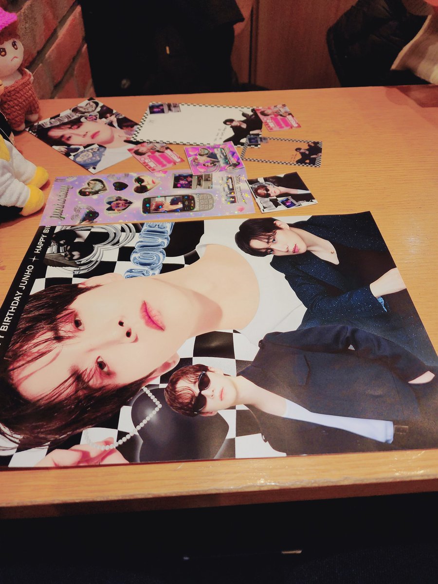 jomiog2's tweet photo. 오랜 잊프들과 신도림 이디아에서 나눔도 받고 눕카페 가서 점심먹고 샤브샤브로 저녁까지 먹고 헤어졌어요
@made_for_mi  쌤 나눔 감사드려요
#이준호 #LEEJUNHO https://t.co/qn294APwfi