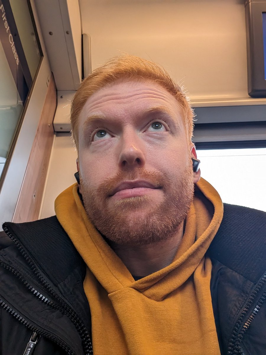 Current mood on my way to Utrecht is I'm clearly insane.

Shadow Snover is currently in my team off 6.
😂