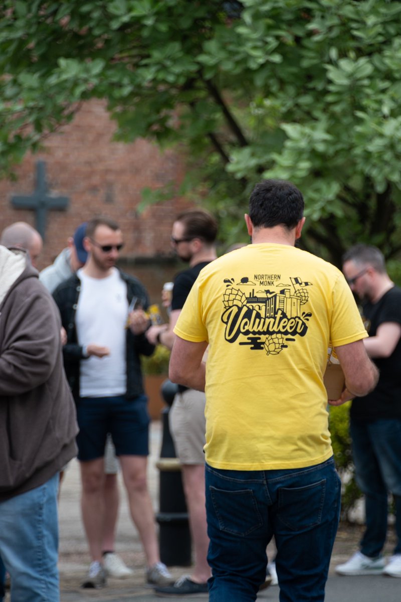 🙋‍♀️ VOLUNTEER WITH US 🙋‍♂️ Have you ever wanted a bright yellow t-shirt? Our volunteers are the integral cog in the Hop City machine, and this year is no different! This May, you could become a part of our team in return for a shiny golden ticket 🍻 All the info is in the link 👆🏻