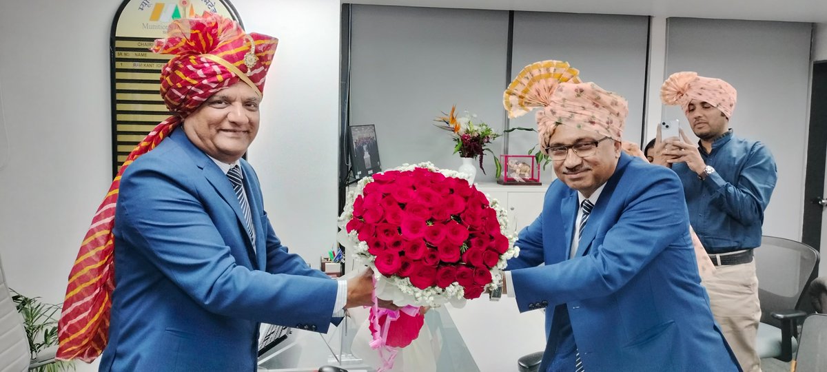 Handing Over & Taking Over the Charge of Munitions India Limited On superannuation of Shri Ravi Kant, Ex CMD/MIL, charge of Munitions India Limited was taken over by Shri Debashish Banerjee, Dir/HR who has been entrusted with the Addl. Charge of CMD/MIL