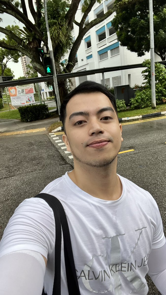 Chadmean's tweet photo. May namali ng sakay ng bus. Haha #WhenInSG https://t.co/fzuIwBIug8