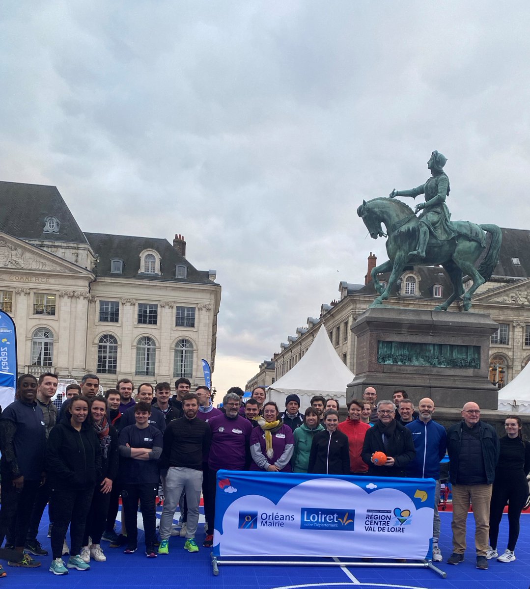 🚨L'équipe DRAJES a participé mercredi au Tournoi des partenaires de l'Incroyable tournée de Handball.

👉L'occasion de bouger, lutter contre la sédentarité, renforcer la cohésion d'équipe et découvrir le HandFauteuil. 

#Handball #Orleans #sports