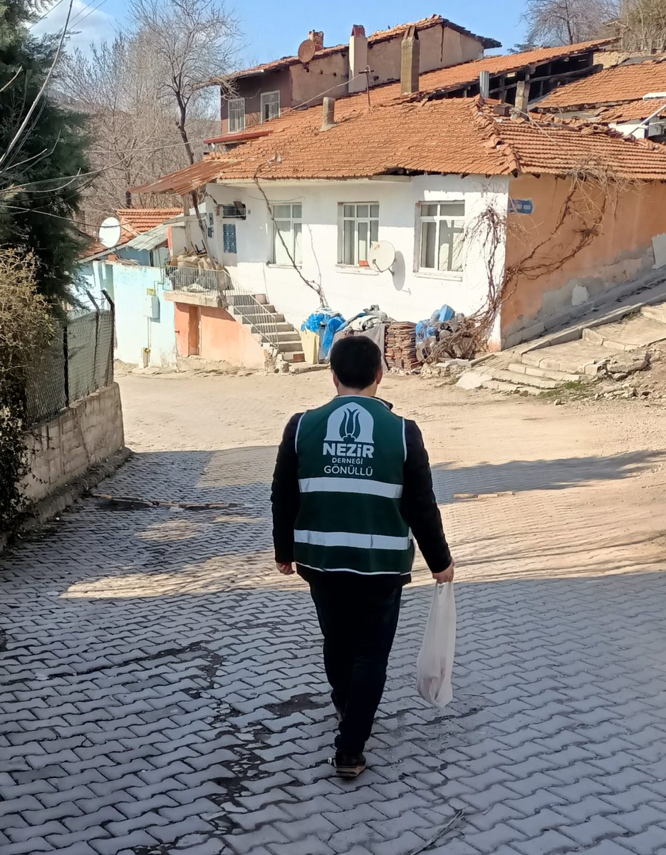 NezirDernegi's tweet image. 📍Nezir; Çankırı ve Düzce’de

📦 İhtiyaç sahibi ailelerimize adak kurban ve gıda yardımı yaptı. 

Bağışlarınızla destek olmak için; 

🌐 nezir.org/bagis/genel-ba…

📨 Sms ile bağış yapmak için👇

📱BAĞIŞ ➡ 7680 [50TL]

☎ 0 216 420 76 76

#Yardımlaşma