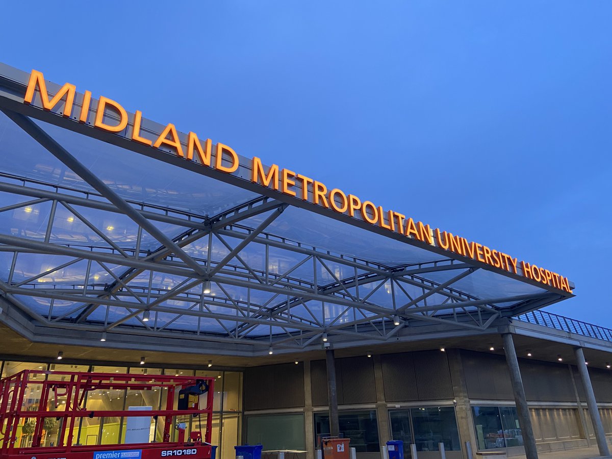 MidlandMetUH's tweet image. Drum roll, please. 

We are thrilled to share that the signage at Midland Met has landed! 

Bright, bold signage is now in place across the public entrance to the hospital and car park area.
