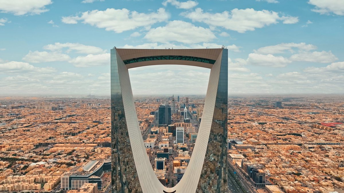 SomiArian's tweet photo. Few places give me butterflies🦋 when travelling to🧳.

Silicon Valley and Riyadh are up there.

The energy is electric⚡; I can't wait to be back!

I'm in Riyadh for @LEAPandInnovate tomorrow. Excited for the week ahead.

#LeapConference #Innovation #FoundersJourney #founders #speakingengagement #riyadh #travel #entrepreneur #leap2024 #leap24