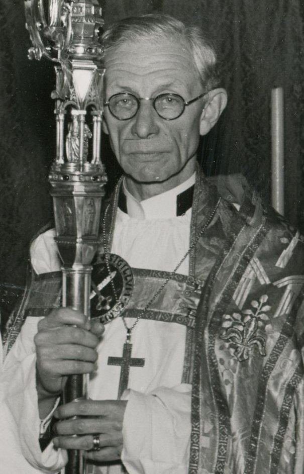 Nothing to see here. Just bishop emeritus of Strängnäs the Right Rev. Gustaf Aulén (1879-1977) looking like an absolute legend.