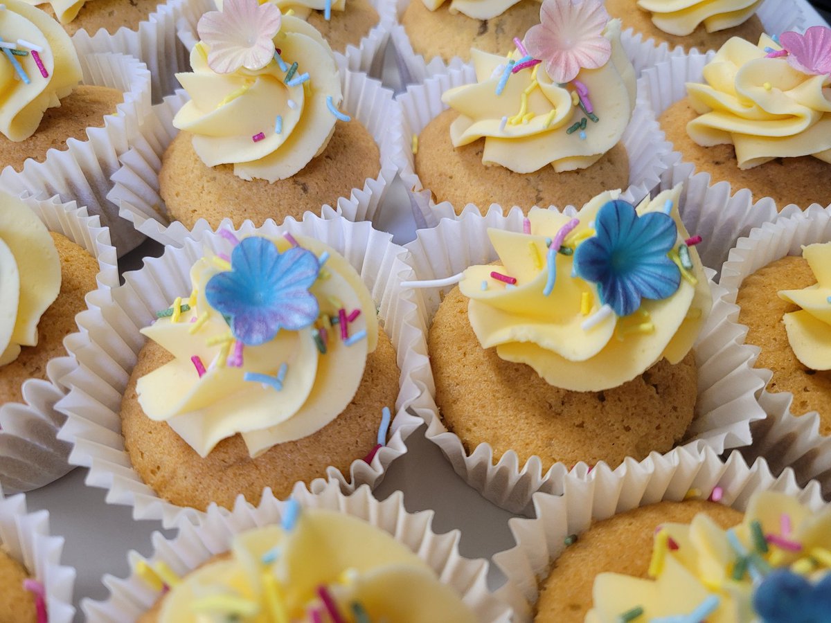 Special little cake for the girls celebrating 100 days in reception.  <a href="/NewcastleHigh/">Newcastle High School for Girls (GDST)</a> <a href="/NHSGJnrHead/">Emma Barnett</a> <a href="/LoulaG_EYFS/">Louise Gibson</a> <a href="/NickNhear/">Nick</a> <a href="/HolroydHowe/">Holroyd Howe</a>