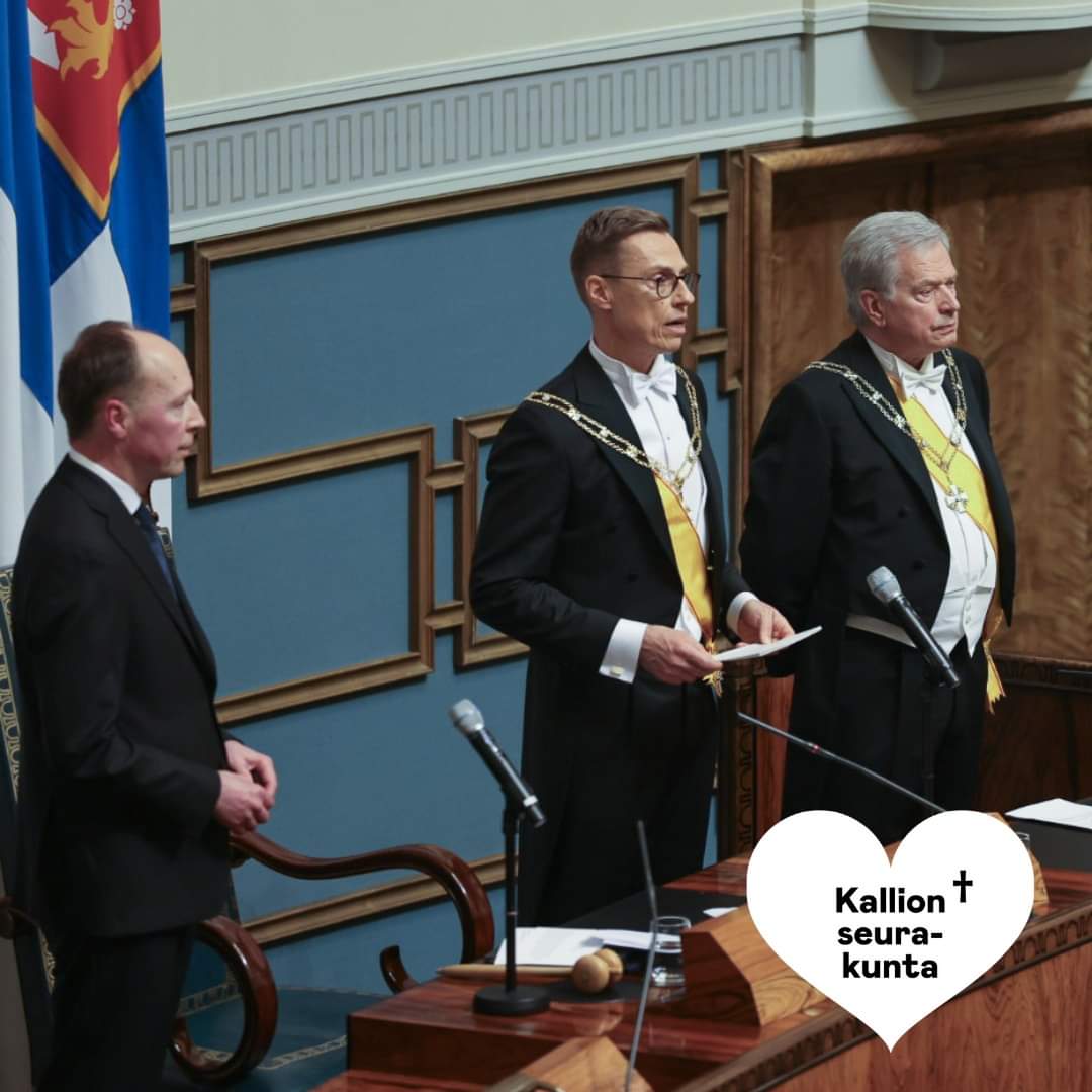 Rukoilemme <a href="/kirkko_evl/">Suomen ev.lut.kirkko</a> kirkoissa presidentin puolesta joka sunnuntai.  
Jumala,
anna presidentti <a href="/alexstubb/">Alexander Stubb</a> viisautta vaikeuksien edessä, rohkeutta ja vastuuntuntoa päätöksien edessä sekä kykyä rakentaa rauhaa ja yhdistää.
Aamen.
Kuva: Juhani Kandell <a href="/TPKanslia/">TPKanslia</a>