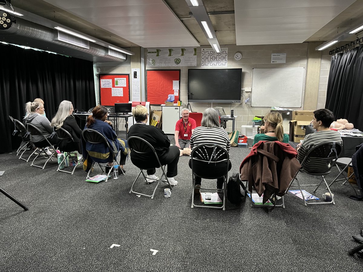BWTrustCPD's tweet photo. A huge thank you to Nigel Barrett, BWT CCF instructor, who over the month of February, trained 40 colleagues across the Trust on '#EmergencyFirstAid in Schools'.
The session covered CPR on adults, children and babies, and training on EpiPens and Asthma.
#FirstAid #CPD https://t.co/YW7mQ4PtYS