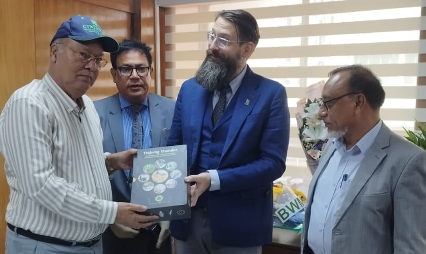 It was a pleasure meeting Dr. Md. Abdus Shahid, Minister of #Agriculture in #Bangladesh to discuss @CGIAR, @CIMMYT, @irri, @WorldFishCenter, @Cipotato, @IFPRI & @IWMI_'s long-standing partnership towards more #resilient #food, #land & #water systems together with #BWMRI & #DAE