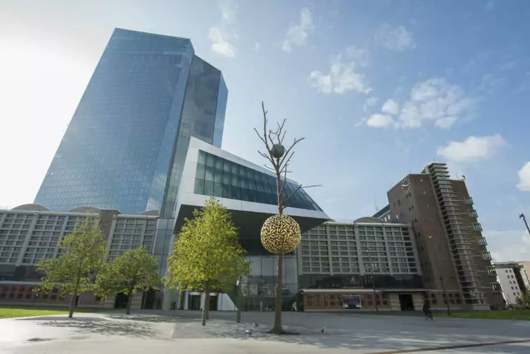 Grantham LSE (@gri_lse) on Twitter photo How central banks can contribute to the #NetZero alignment of sovereign bond markets? New report by <a href="/Pierre_Monnin/">Pierre Monnin</a> <a href="/joefeyertag/">Joe Feyertag</a> <a href="/NVJRobins1/">Nick Robins</a> and Alexander Wollenweber 👇🏾
lse.ac.uk/granthaminstit… How central banks can contribute to the #NetZero alignment of sovereign bond markets? New report by <a href="/Pierre_Monnin/">Pierre Monnin</a> <a href="/joefeyertag/">Joe Feyertag</a> <a href="/NVJRobins1/">Nick Robins</a> and Alexander Wollenweber 👇🏾
lse.ac.uk/granthaminstit…