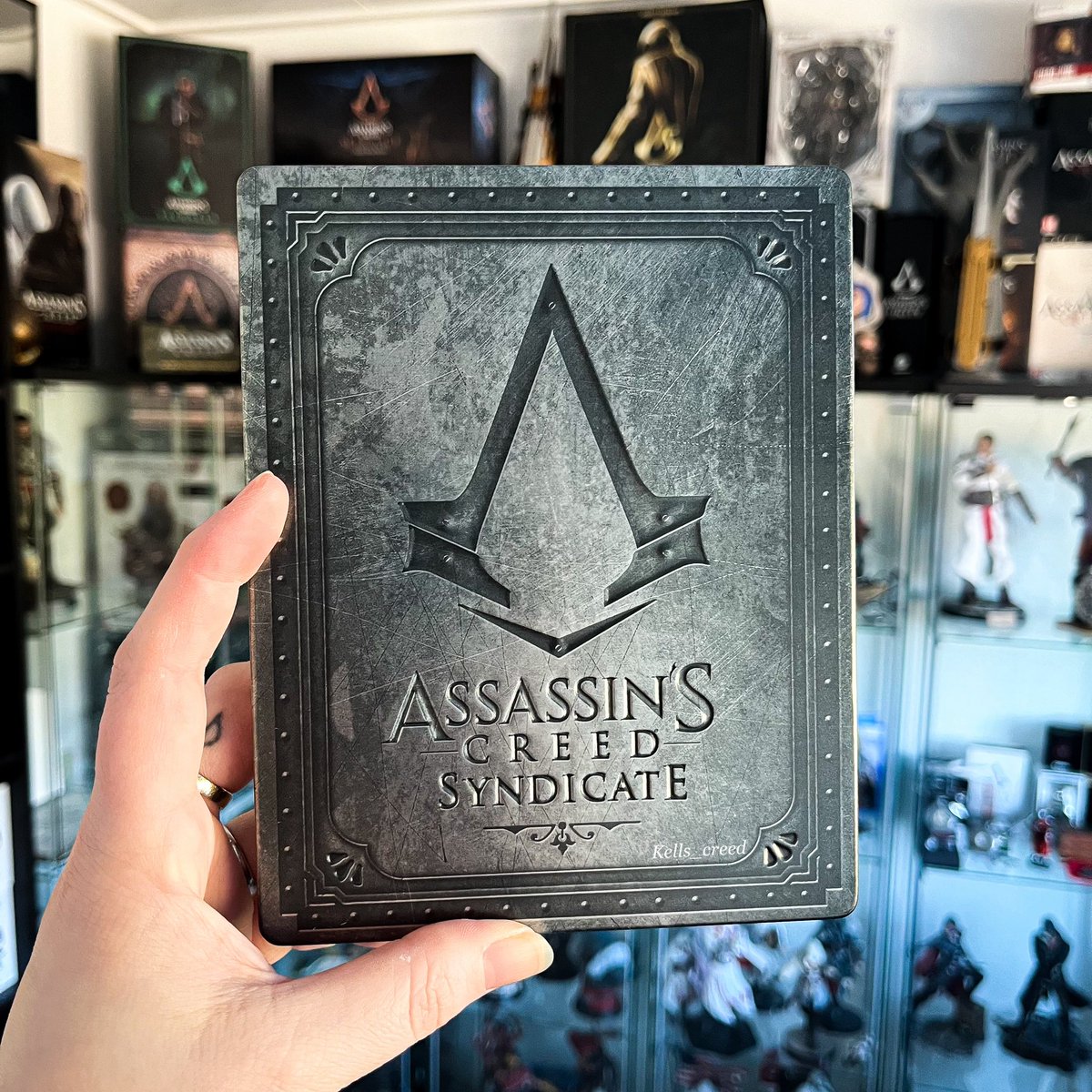 Happy Fryeday Assassins 🎩 Do have to admit that AC Syndicate is tempting me for another playthrough 👀 Hopefully I’ll return to London soon. But first priorities and FF7 Rebirth🤩 What are your weekend plans guys? 🔥 #AssassinsCreedSyndicate #AssassinsCreed #FF7R