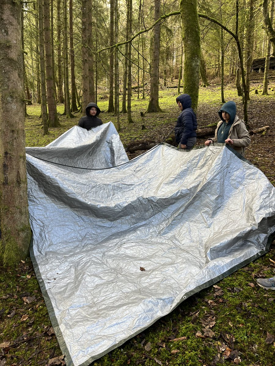Last activity of the week was fun but chilly! Teamwork was outstanding as we worked to build shelter! 🏕️