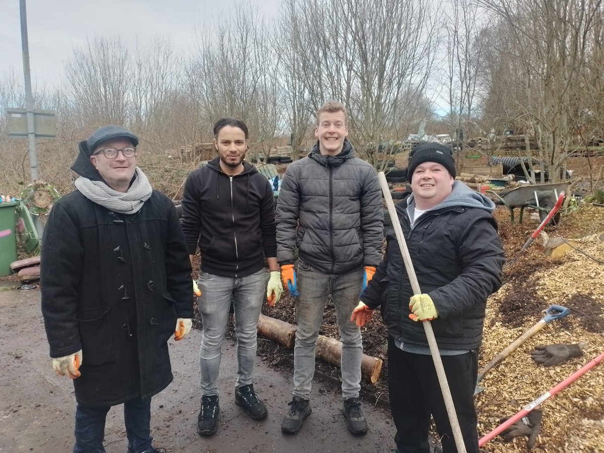 Spring is the air 🌱 and we back at the @GlenloraG Massive thank you to volunteers Craig, Mohamed, Patrick and Anthony for helping out today 👊🏽 @UrbanRootsGLA @PollokServices