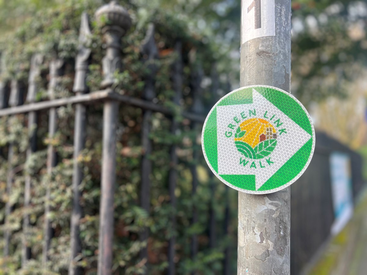 The new #GreenLinkWalk in London is an accessible route that connects communities from Peckham to Epping with green spaces near them 🧑‍🦽🌳🚶🏿‍♀️🏠

Huge congrats to @innerlondonramb & @tfl for all their hard work in making this happen!

Look out for the signs when you're out & about!