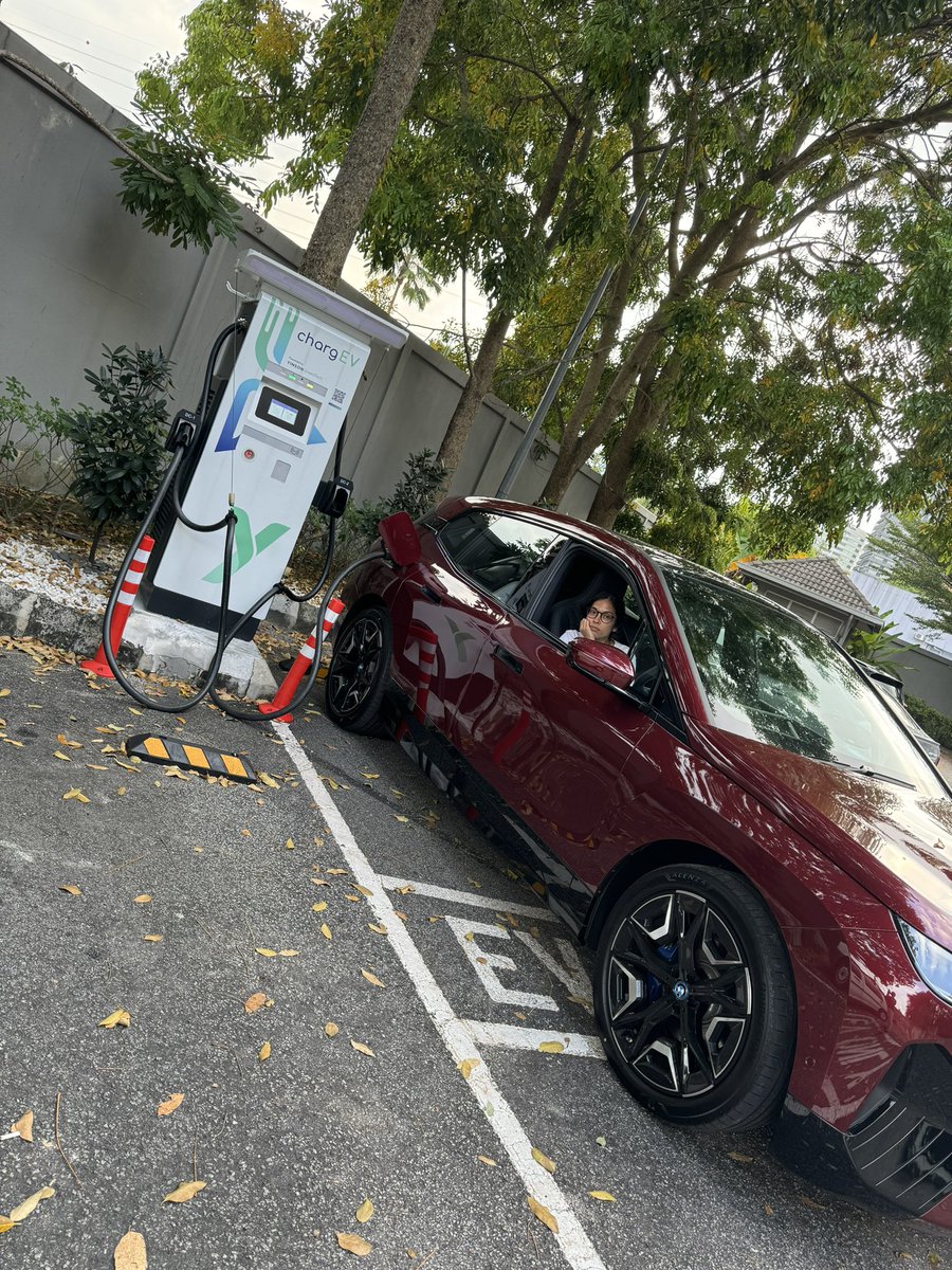 naem46's tweet photo. Charging sampai lebam 🤣 @Azian_Rashid https://t.co/NKRKXf4ysv