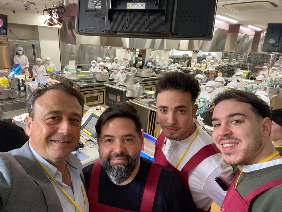 Excited for our Japanese adventure in Tokyo with @ExclusiveLambEU! Joining us are Raúl Muñiz Cimas, President of @Interovic, and chefs Javi Sanz, Juan Sahuquilo from @canitasmaite and #JuanluFernandez from @LuCocinayAlma. 

Find us at Stand E7-H15, #FoodexJapan! 
#EUAgriPromo