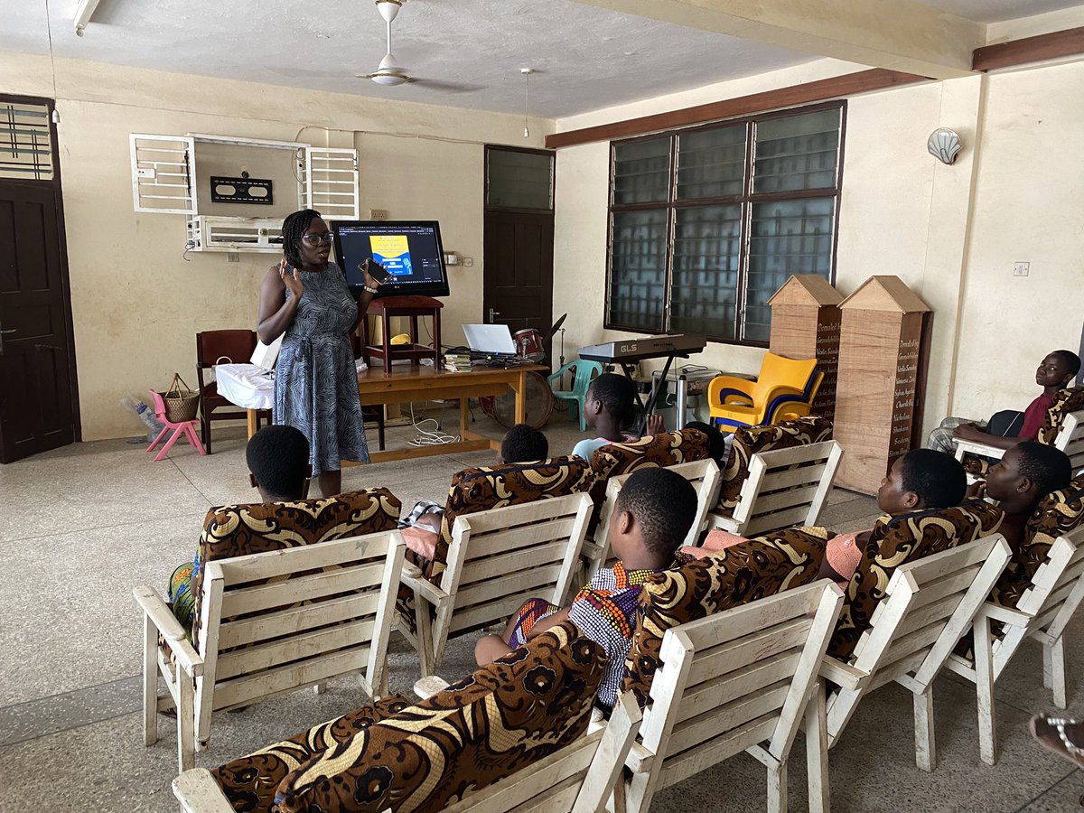 We had an impactful time discussing career choices in this highly technological world with the youth of EPCG Bubuashie Parish last Sunday.
Let’s continue to empower the youth around us!

#YouthEmpowerment
#CareerChoices
#Technology
#LegacyLeoLions
#LeoLions
#WeServe
#District418