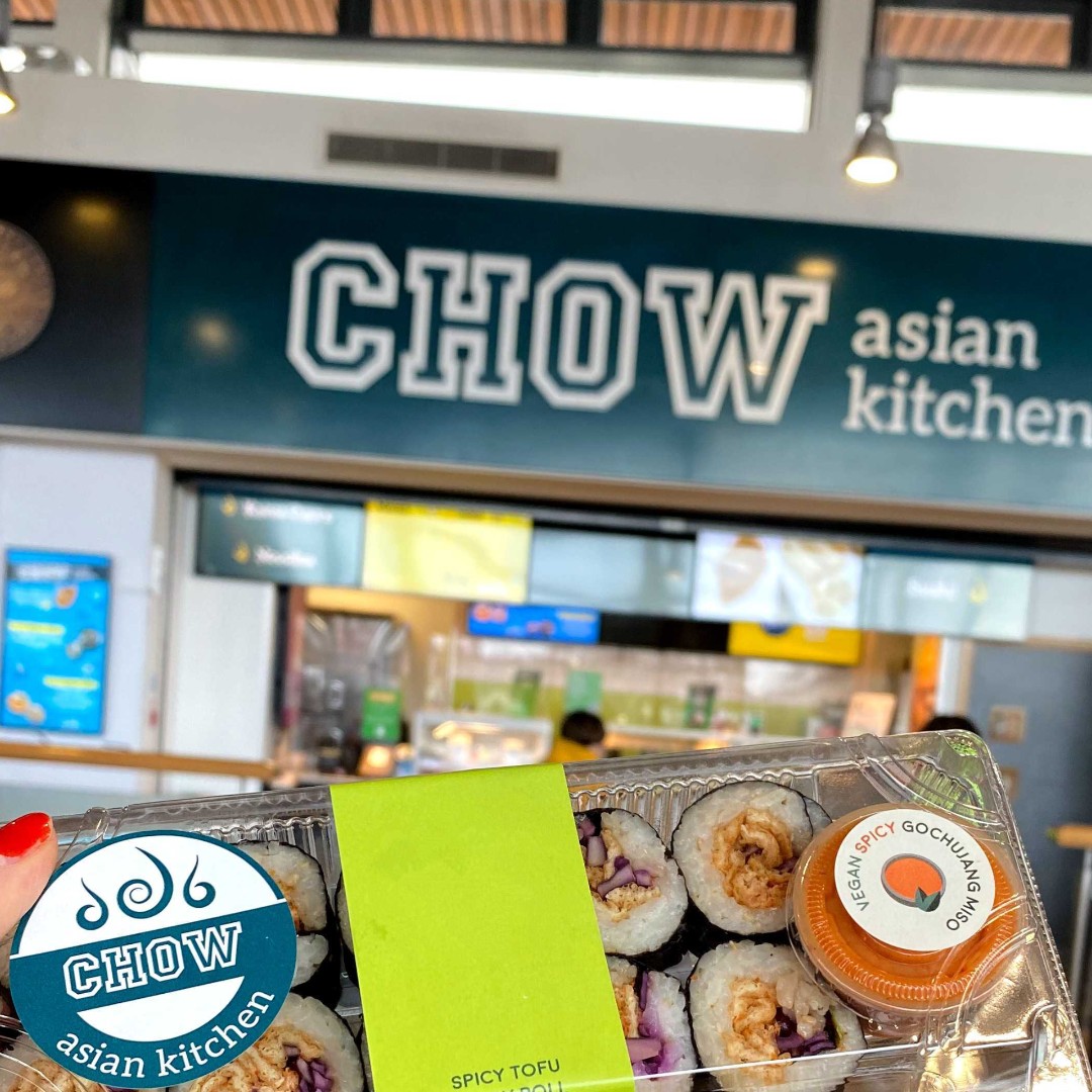 Where else would you be stopping for your service station food fix?🍣🥡🥟🚗🛣️ #chowasianuk #noodles #asianfood #rice #takeaway #veggiefastfood #vegan