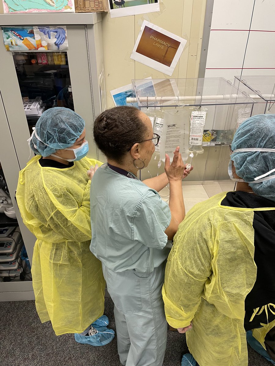 ACCPharmacyTech's tweet photo. Learning one of the duties of a hospital pharmacy tech: IV preparation. @APSCareerCenter @arlingtontechcc @APS_CTE https://t.co/hzUM9tuGDj
