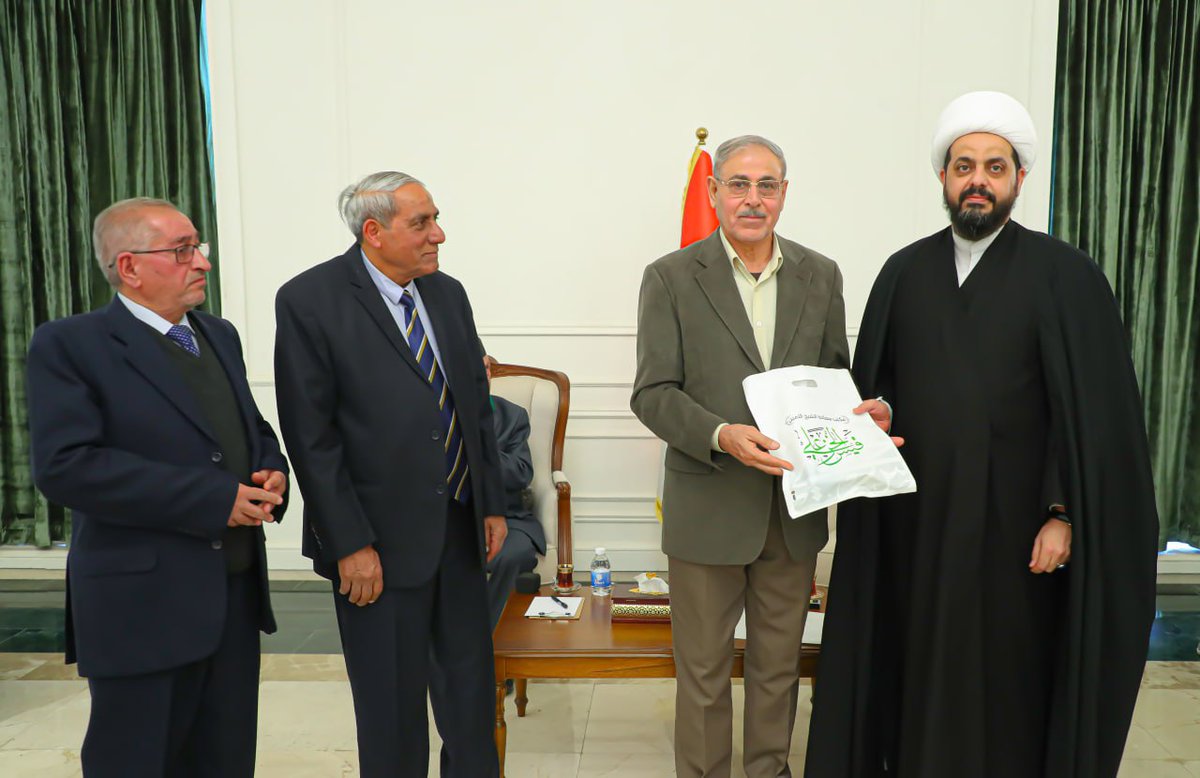 في يوم مبارك وسعيد، احتفلنا اليوم بأساتذتنا الكرام أصحاب الفضل علينا، مع مجموعة من زملاء الدراسة في إعدادية بور سعيد، ومن خلالهم نزف التبريكات والتهاني إلى كل المعلّمين في العراق بذكرى عيد المعلّم، متمنّين لهم المزيد من التوفيق والنجاح في خدمة المسيرة التعليمية، وتربية الأجيال