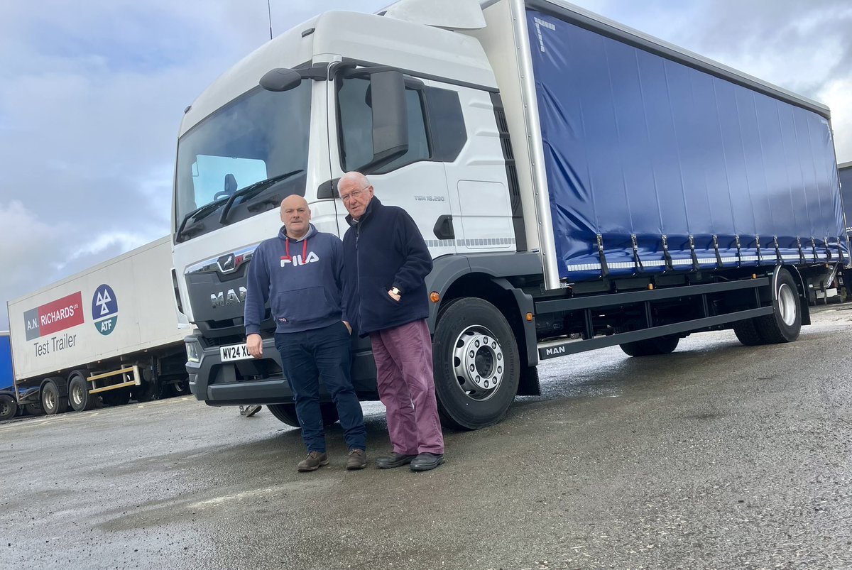 Handover Friday with a fantastic spec new reg MAN TGM being handed over to Pickering & Davies. Thank you very much for your business 👍 Diolch yn fawr iawn👍 MAN Truck & Bus UK A N Richards #familybusinessuk #newtruckday