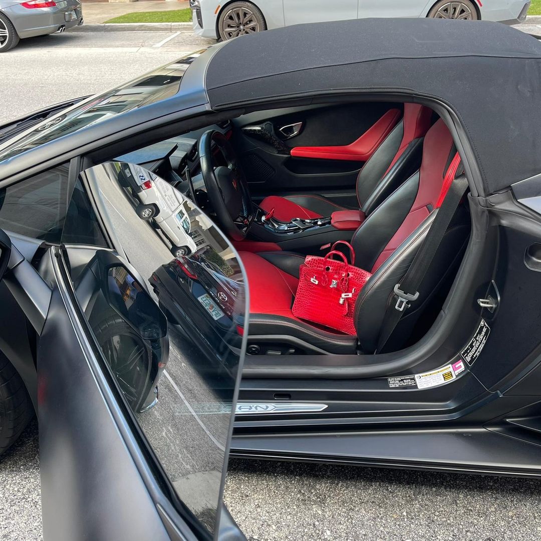 OnlyAuthentics's tweet image. Porosus Crocodile is considered by many to be the premier Hermès skin. It is characterized by a symmetrical scale pattern and denoted by the ^ symbol.

#palmbeach #aspen #onlyauthentics #HermesHandbag