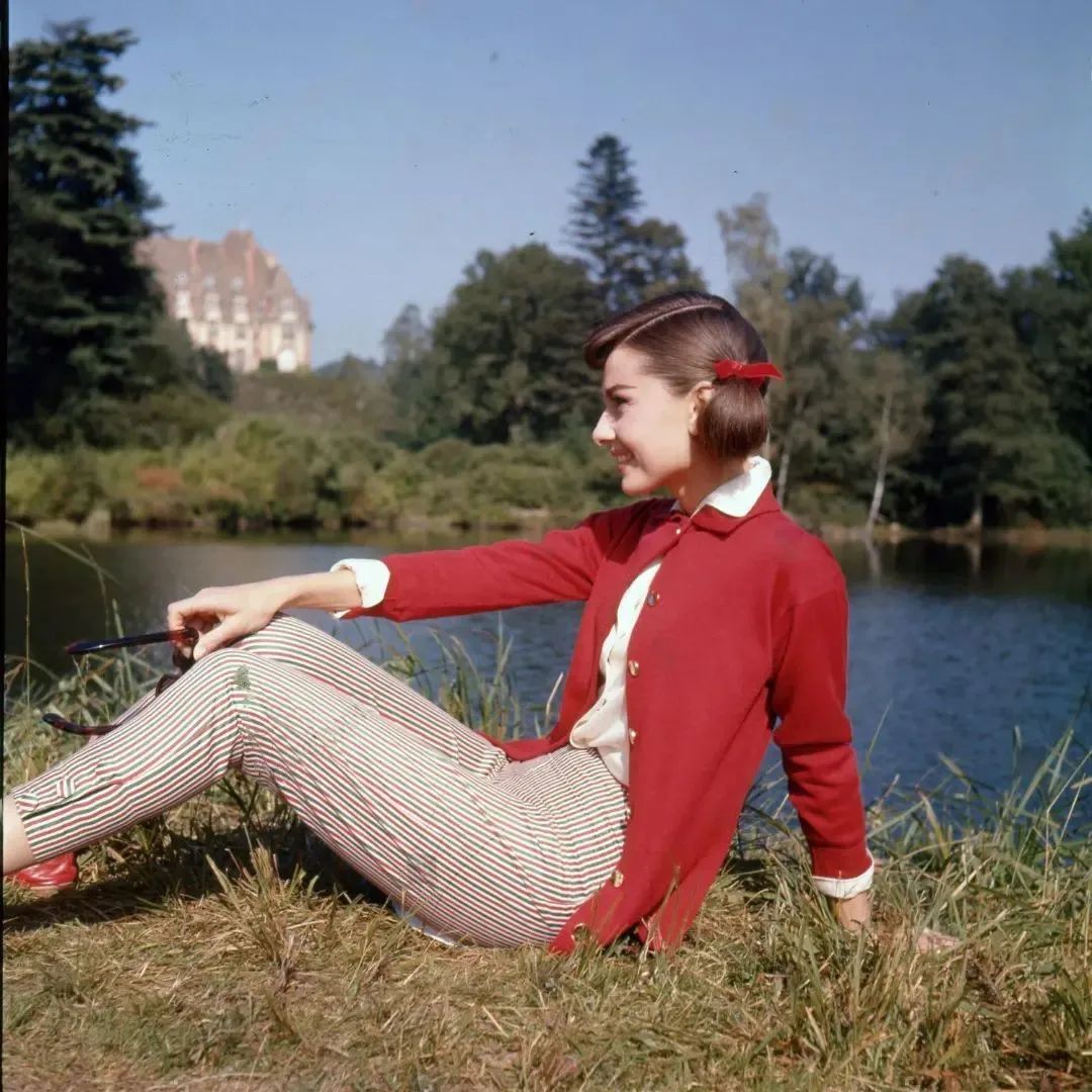 SoAudreyHepburn's tweet photo. Hello March!! 🌻🌼🌻🌼

Audrey Hepburn photographed during the filming of Love in the Afternoon, 1956 https://t.co/UcB4SHdJEU